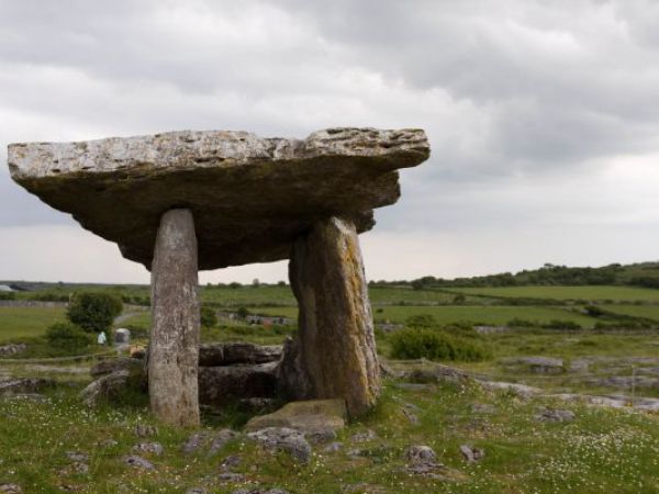 (Photo:) Dolmen Paulnabrone