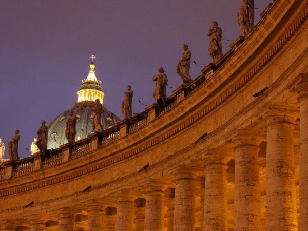 (Photo:) Watykan nocą
