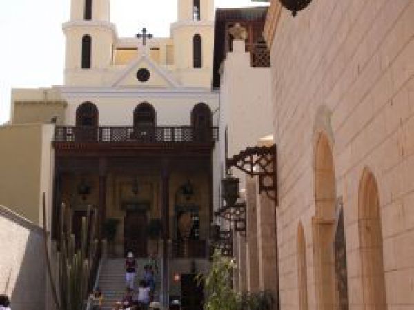(Photo:) kościół zawieszony Sary Kair