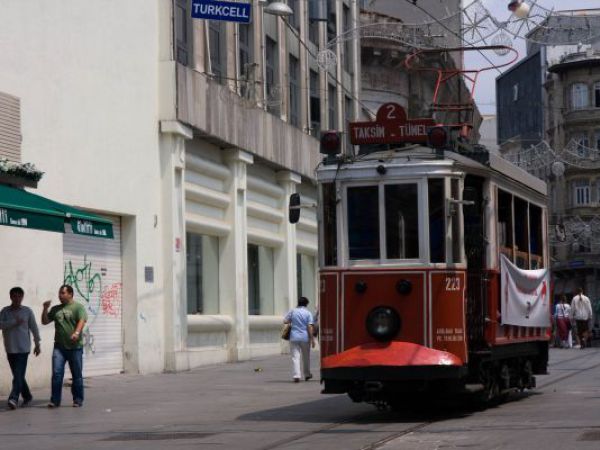 (Photo:) zabytkowy tramwaj na Istiklal