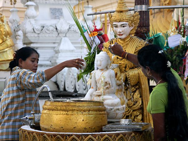 (Photo:) Shwedagon