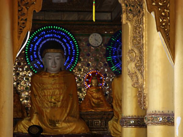 (Photo:) Shwedagon Paya-najświętsze miejsce w Birmie