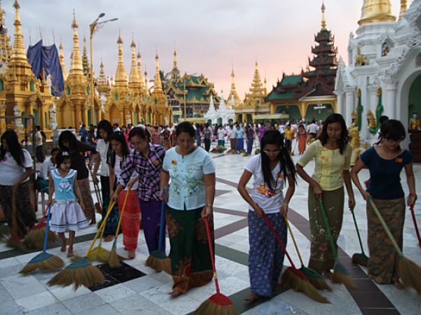 (Photo:) Shwedagon