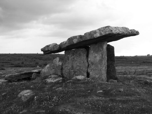 (Photo:) Dolmen Paulnabrone