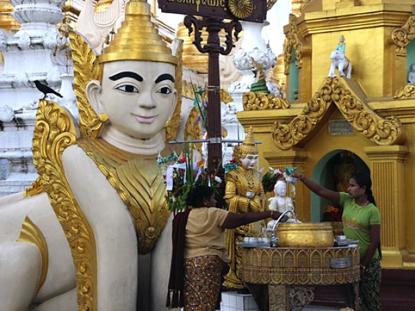 (Photo:) Shwedagon