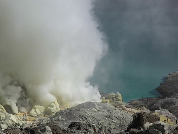 (Photo:) na krawędzi wulkanu