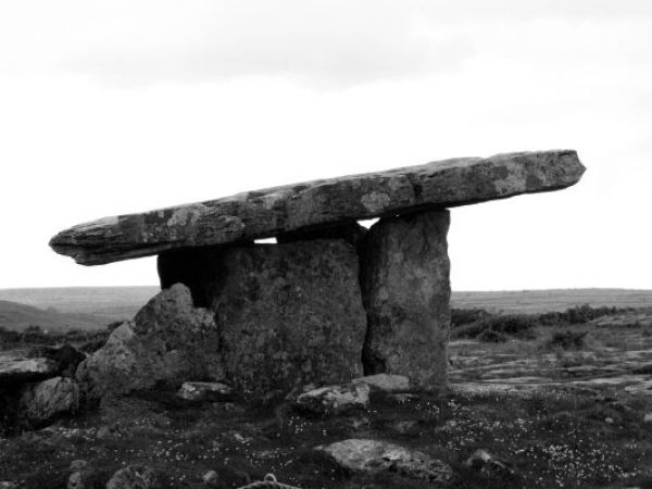 (Photo:) Dolmen Paulnabrone