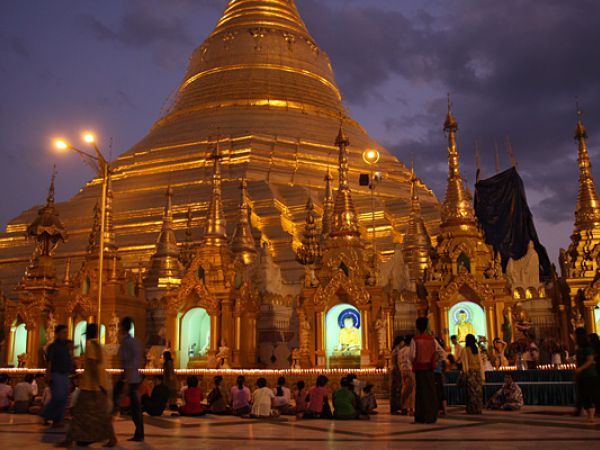 (Photo:) Shwedagon